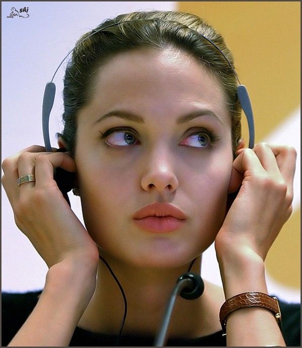 FOND D ECRAN ANGELINA JOLIE