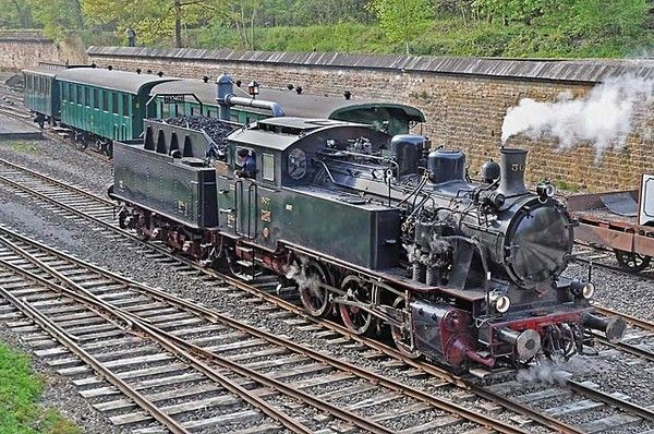 ANCIENNE LOCOMOTIVE 