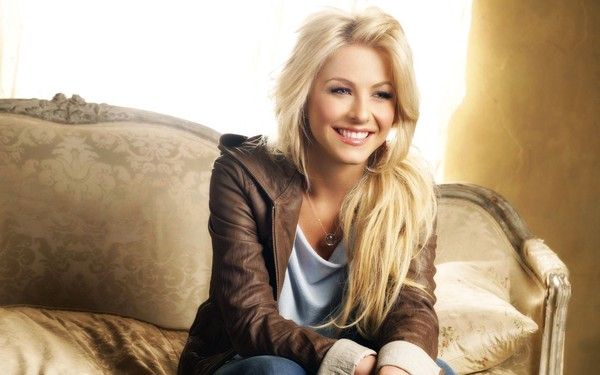  FOND D ECRAN JULIANNE HOUGH 