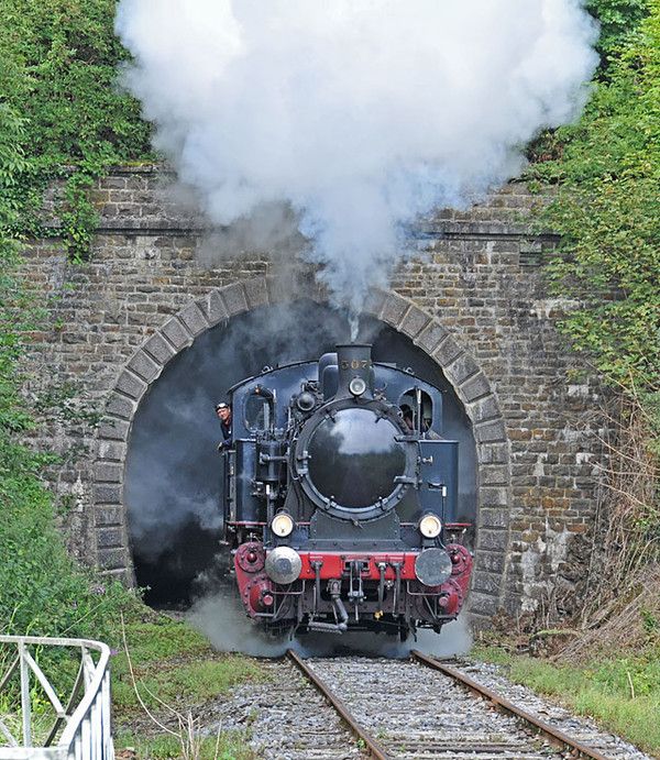 ANCIENNE LOCOMOTIVE 