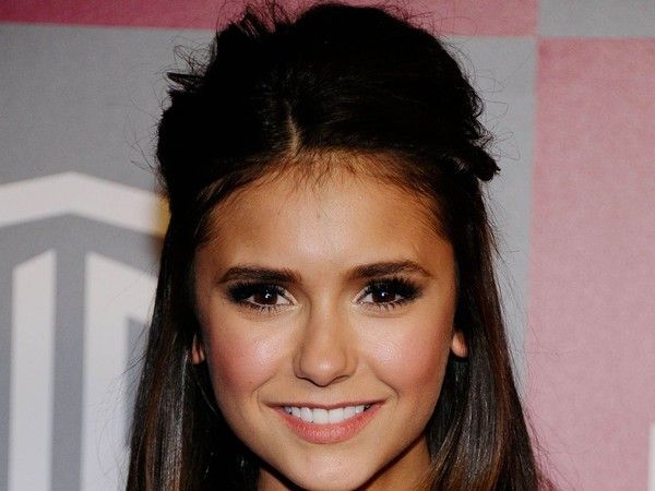 FOND D ECRAN NINA DOBREV