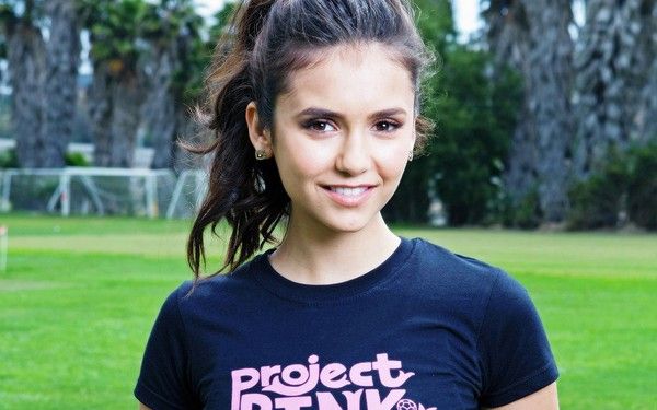 FOND D ECRAN NINA DOBREV