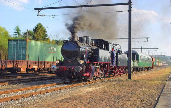 ANCIENNE LOCOMOTIVE 