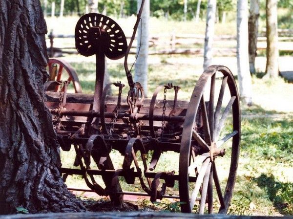 ANCIENNE MACHINE AGRICOLE