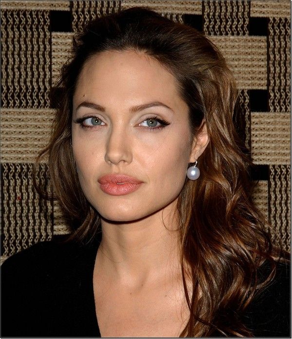 FOND D ECRAN ANGELINA JOLIE