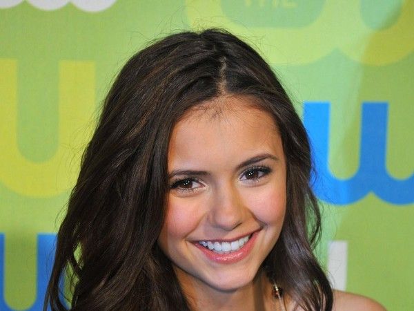 FOND D ECRAN NINA DOBREV