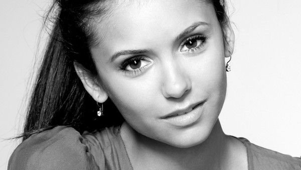 FOND D ECRAN NINA DOBREV