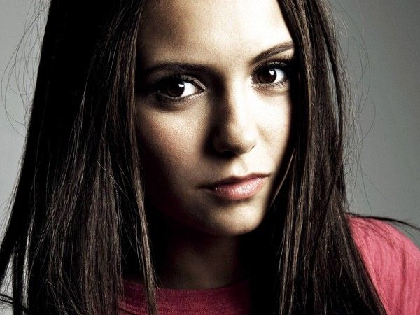 FOND D ECRAN NINA DOBREV